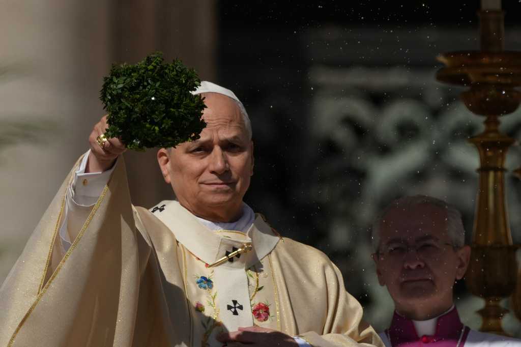 Pope Leo urges peace in first Easter Mass