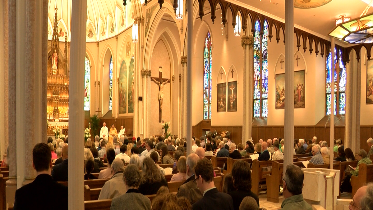 Easter service draws a crowd in Plattsburgh