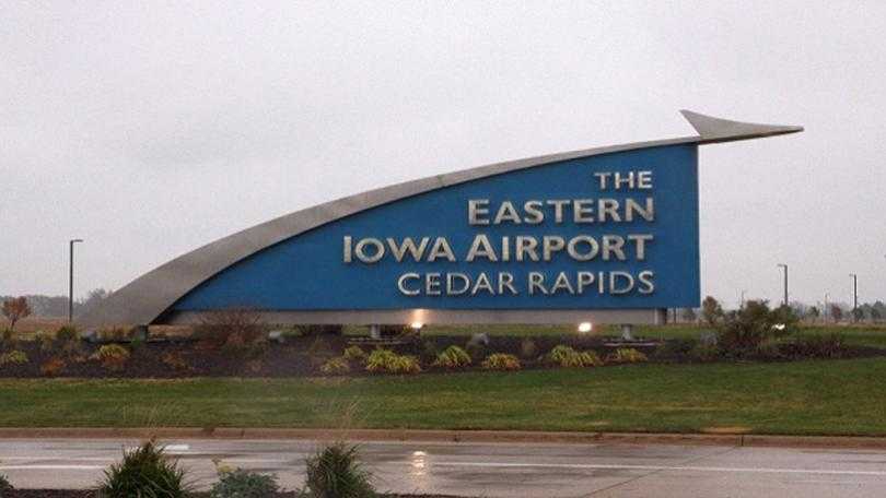 closest major airport to iowa city