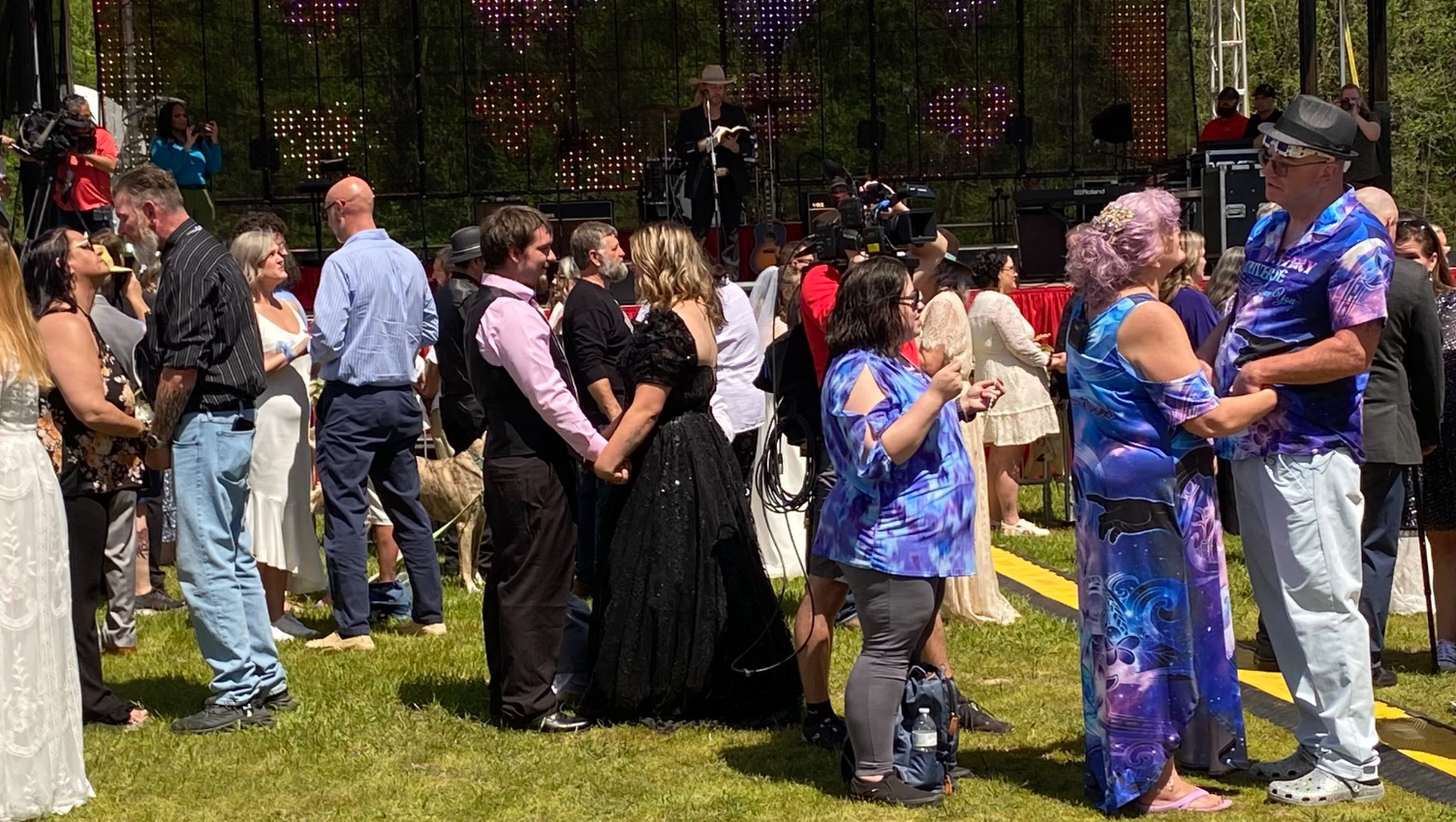 Hundreds married during the total solar eclipse in Arkansas - Vimarsana News