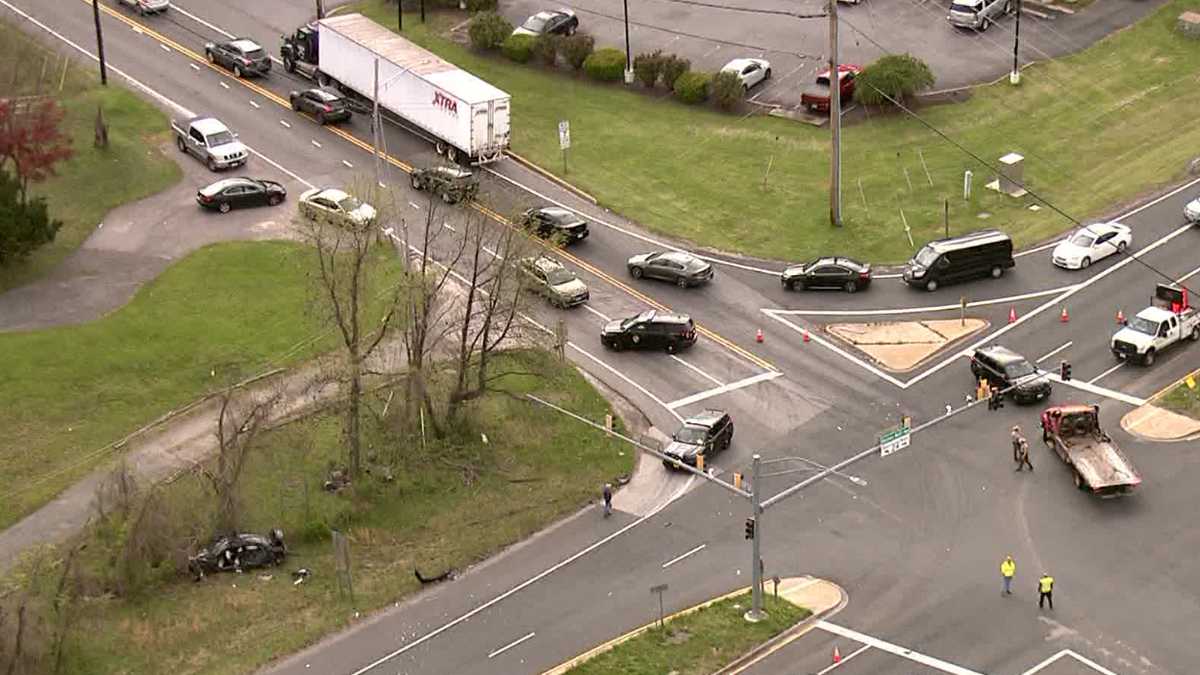 Police Man dies in crash with tractortrailer in Abingdon