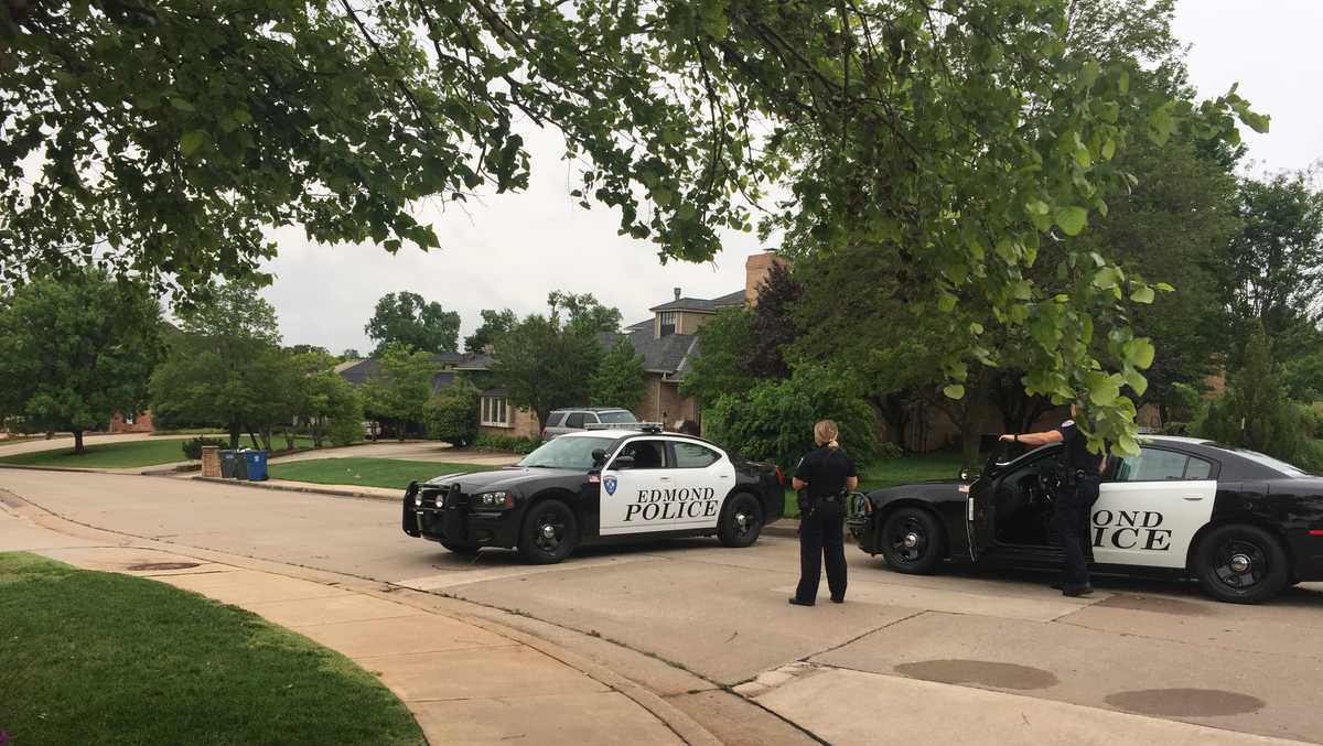 Suspect in Edmond standoff surrenders