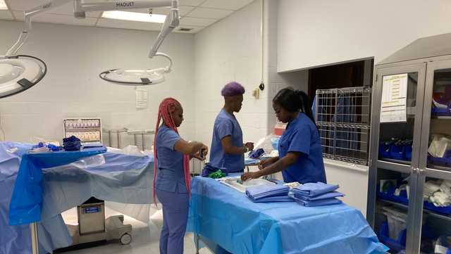 UMMC trains Baltimore students to become surgical technicians - Vimarsana News