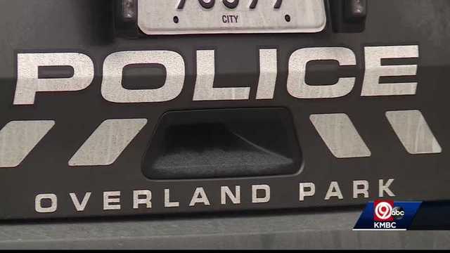 Driver dies in Overland Park after early morning ejection crash - Vimarsana News