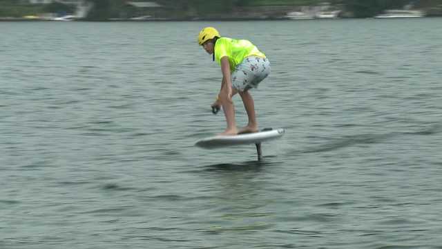 NH Chronicle: Learning to EFoil, it's like Surfing without Waves