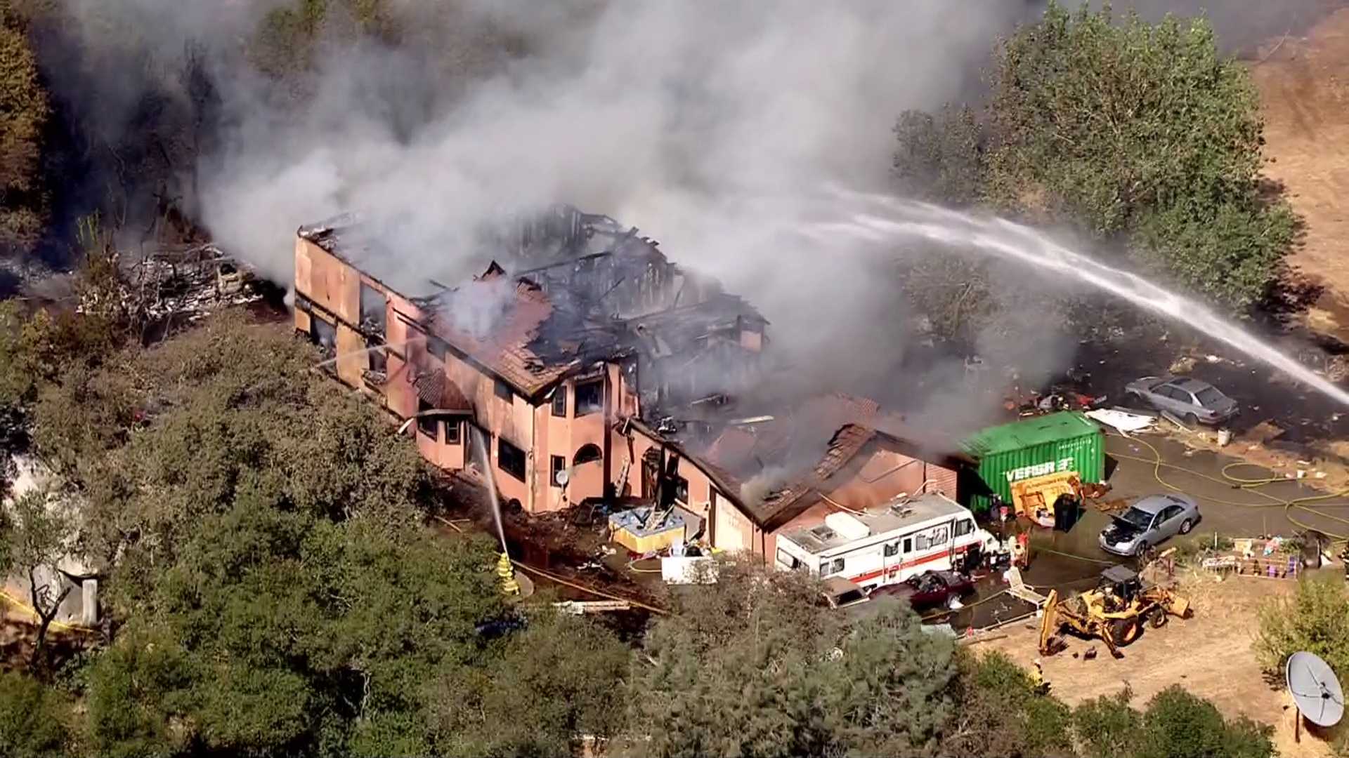 Crews Contain Structure Fire In El Dorado County