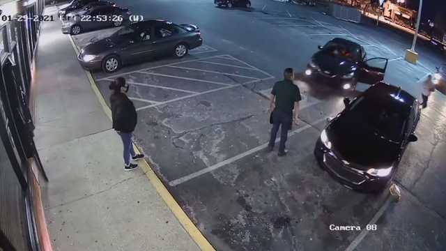 CAUGHT ON CAM: Diners at El Nopal run out on tab and nearly run over restaurant owner - Vimarsana News