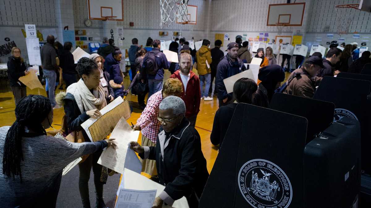 Photos: Americans turn out in record numbers for midterm elections