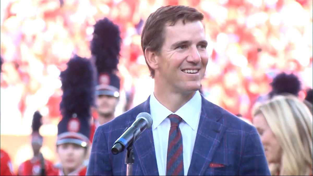 Ole Miss retires Eli Manning's jersey