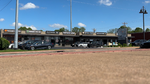 Police search for suspects after armed robbery at Springfield Township ...