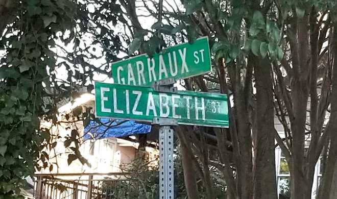 Señales de las calles Elizabeth y Garraux