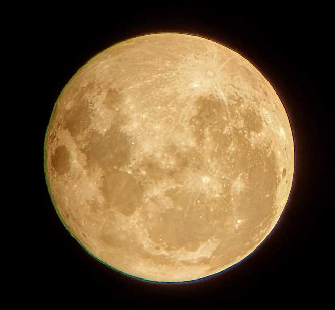 KCCI audience percentage footage of Monday’s blue supermoon over central Iowa