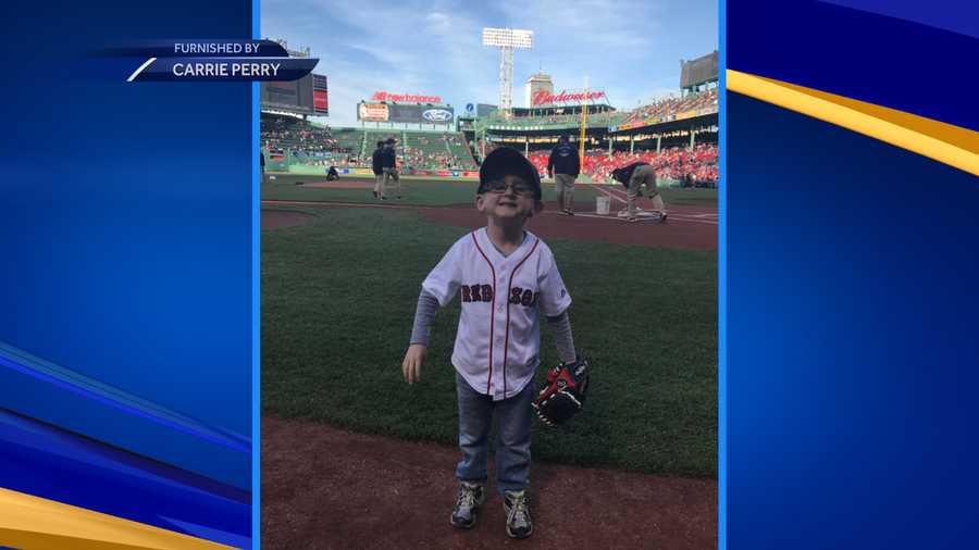 Elliot Perry throws out first pitch at Red Sox game