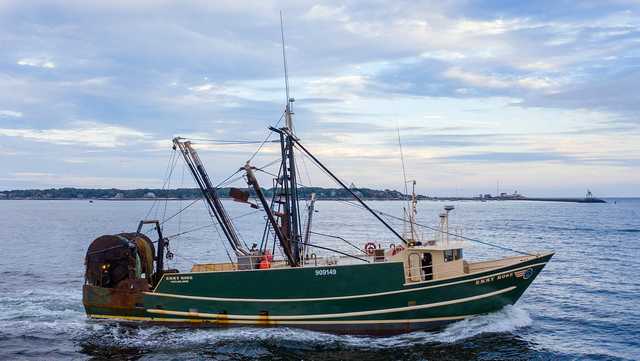 What likely caused fishing boat to sink off Mass., resulting in 4