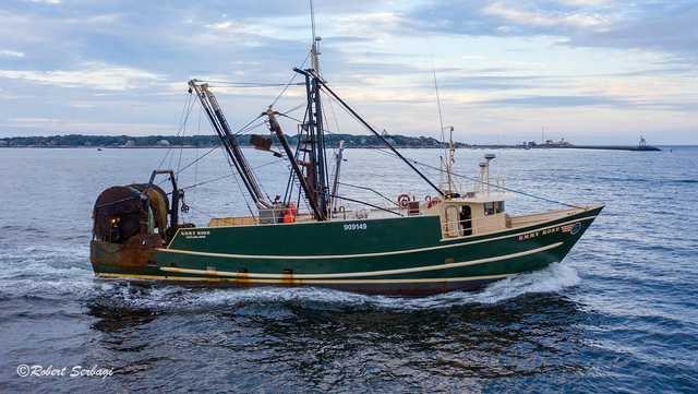 What likely caused fishing boat to sink off Mass., resulting in 4 deaths