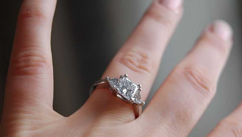 Engagement Generic Diamond Ring 1488894003 ?crop=1.00xw 0.852xh;0,0&resize=900 *