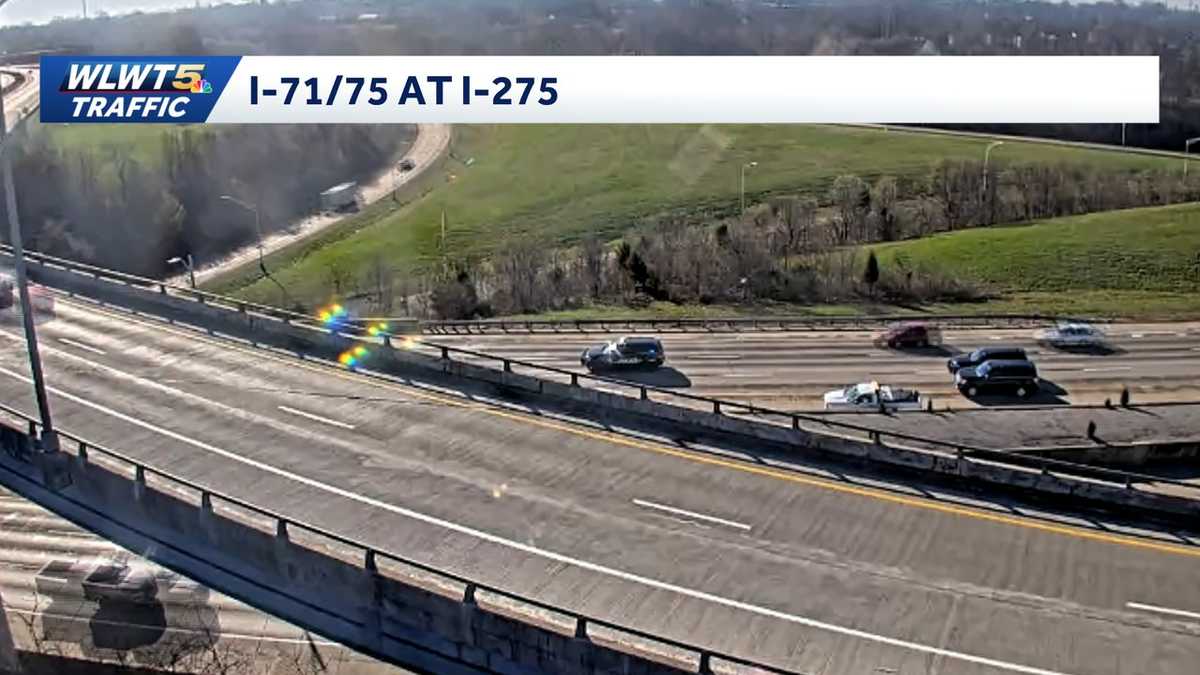 Northbound lanes on I-75, near 275 in Northern Kentucky restricted due to crash involving trailer
