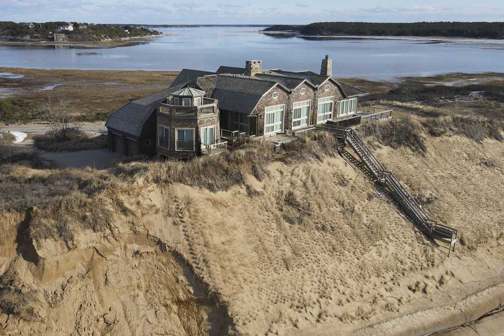 Cape Cod luxury home faces imminent danger of collapse