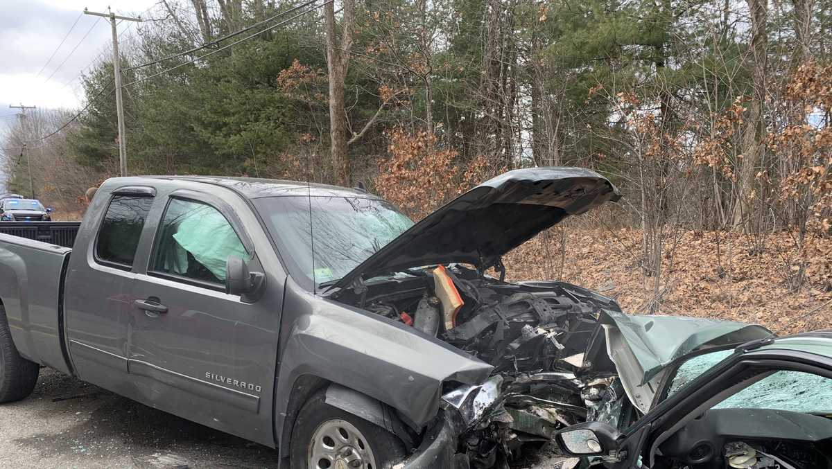 Serious crash closes Route 20 in Auburn