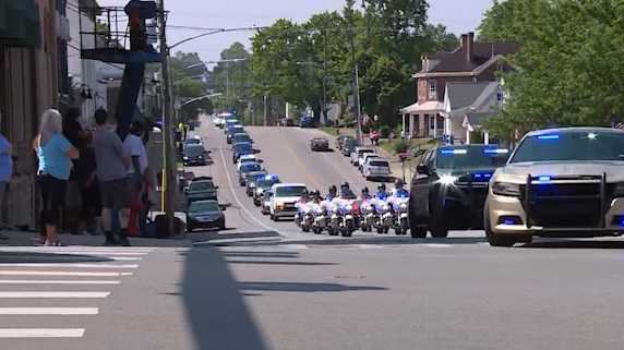 VIDEO: Officials escort fallen Kentucky deputy to funeral home - Vimarsana News