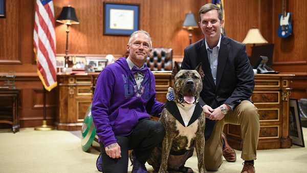 Big banner of Ethan the dog going up in downtown Louisville – KION546