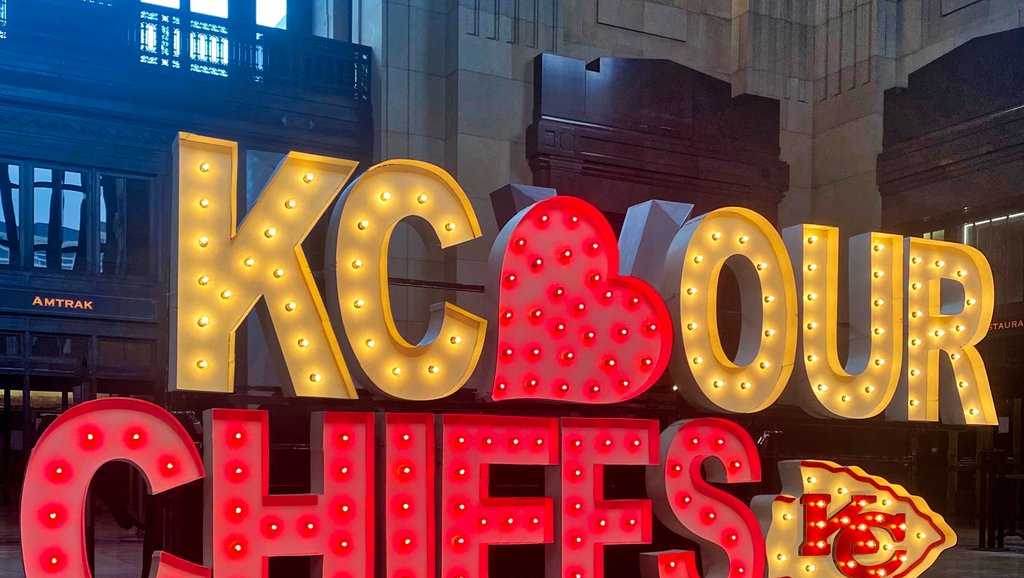 Chiefs Kingdom lights up Union Station: Downloadable pictures - FOX4