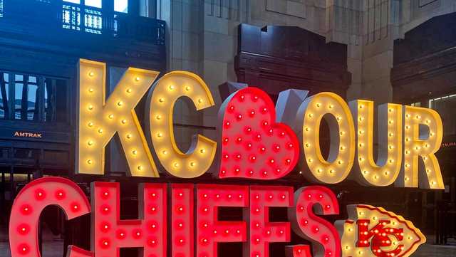 CHIEFS KINGDOM: Union Station debuts new Chiefs sign ahead of Super Bowl - Vimarsana News