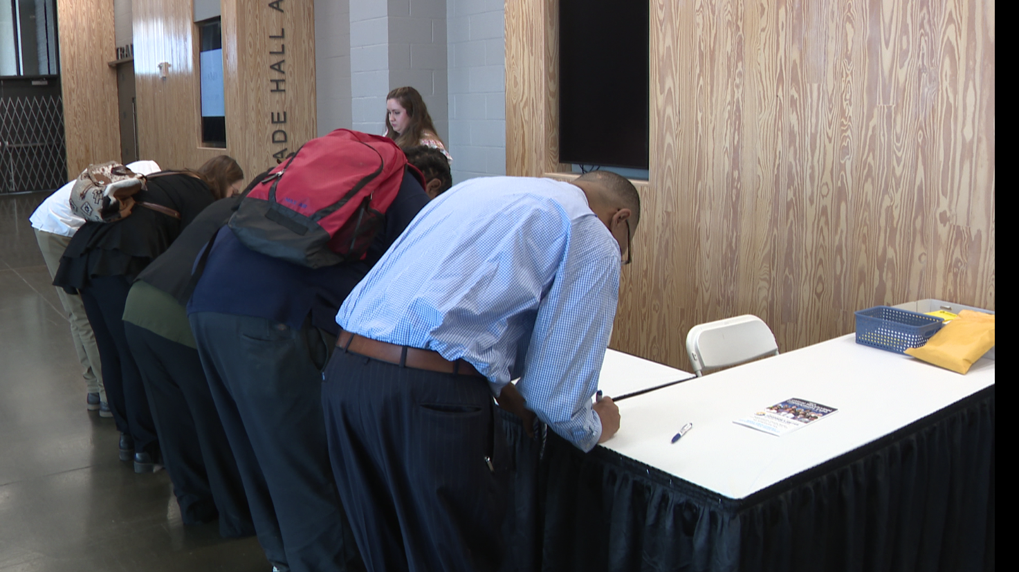 Hundreds fill the Mississippi Trade Mart for employment expo - Vimarsana News