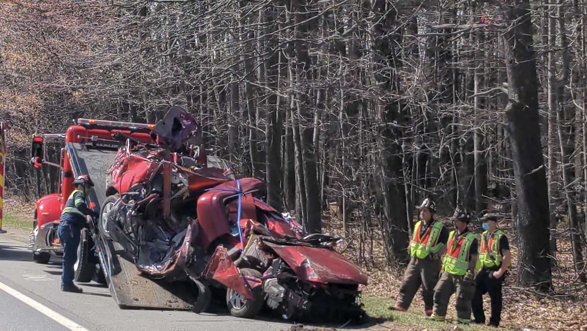 17yearold dead after crash on Everett Turnpike in Merrimack