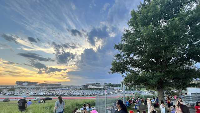 Out-of-luck Swifties listen to concert from areas surrounding Arrowhead - Vimarsana News