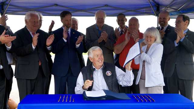 Missouri Gov. heads to Oak Grove to promote I-70 expansion - Vimarsana News