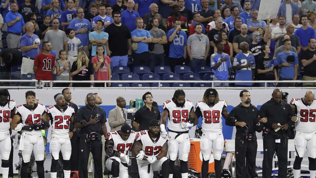 PHOTOS NFL players kneel to protest Trump's remarks