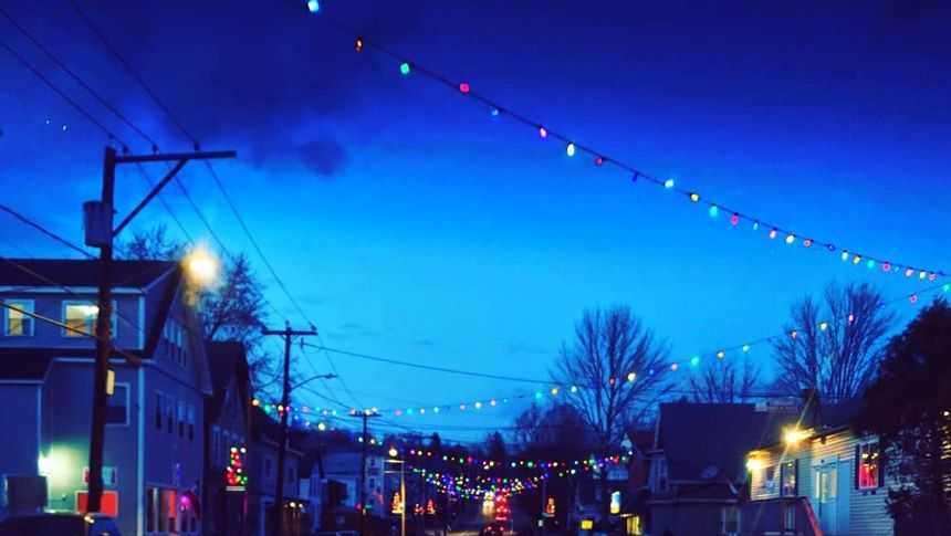 farmington-lifting-spirits-by-turning-holiday-lights-back-on