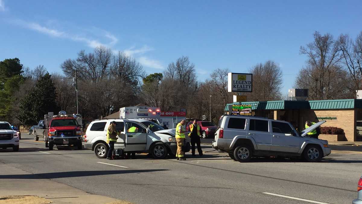 Wreck blocks traffic on Main St. in Farmington