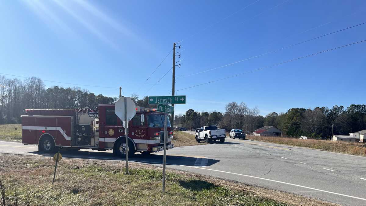 Two people killed in Pickens County crash, troopers say - WYFF