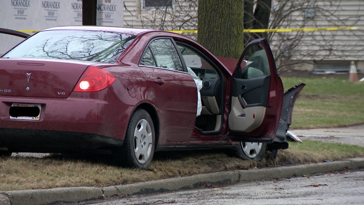 69-year-old killed after crashing into a tree in Milwaukee