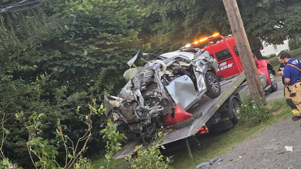 Family of three killed in Lawrence County crash - WTAE