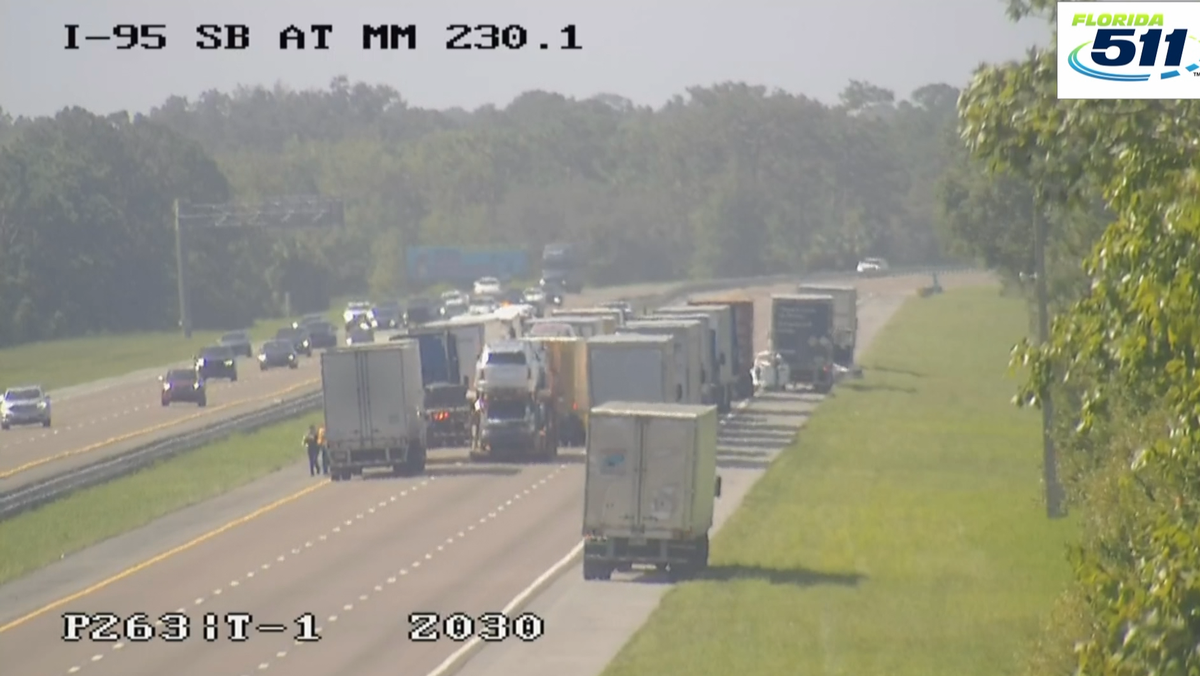 Southbound I-95 shut down in Mims after fatal crash - WESH