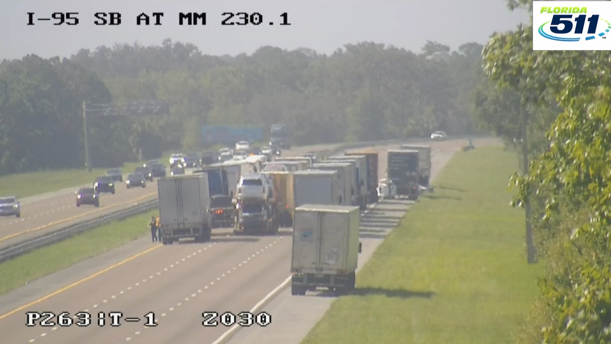 Southbound I-95 shut down in Mims after fatal crash - WESH