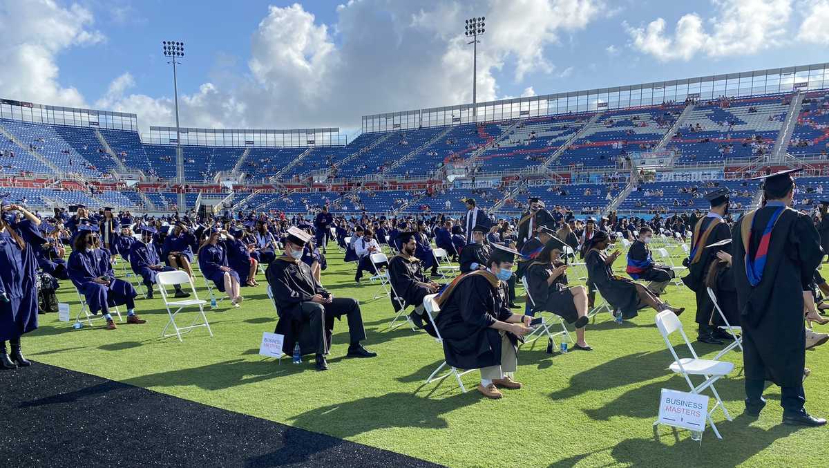 FAU holds its first inperson graduation ceremony since fall 2019