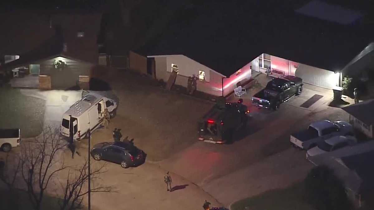 Person taken into custody as FBI executes warrant at Del City home