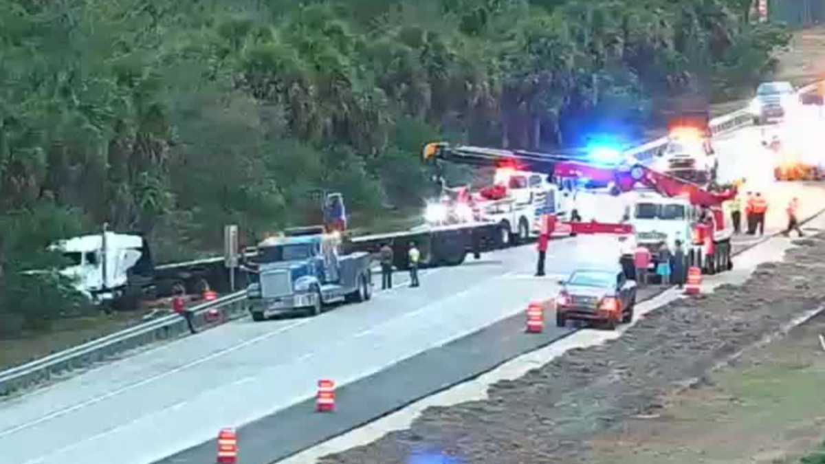 Truck crashes off I-75, shuts down southbound lanes near mile marker 88 in Collier County