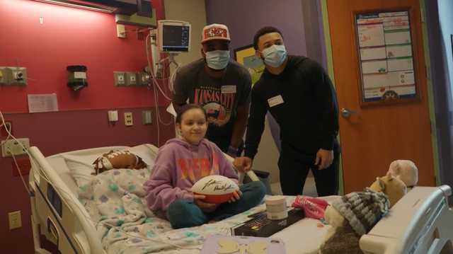 Hours after being drafted, Anudike-Uzomah drops by Children's Mercy - Vimarsana News