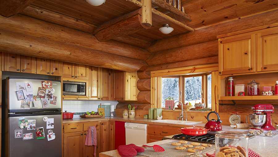 Cozy Christmas cabin: Tour Santa's North Pole home