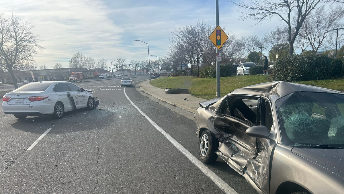 2 people seriously injured after crash in Sacramento County