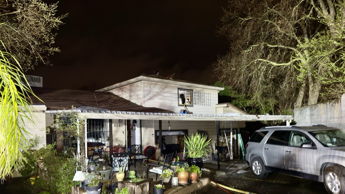 4 people displaced after a house fire in Sacramento