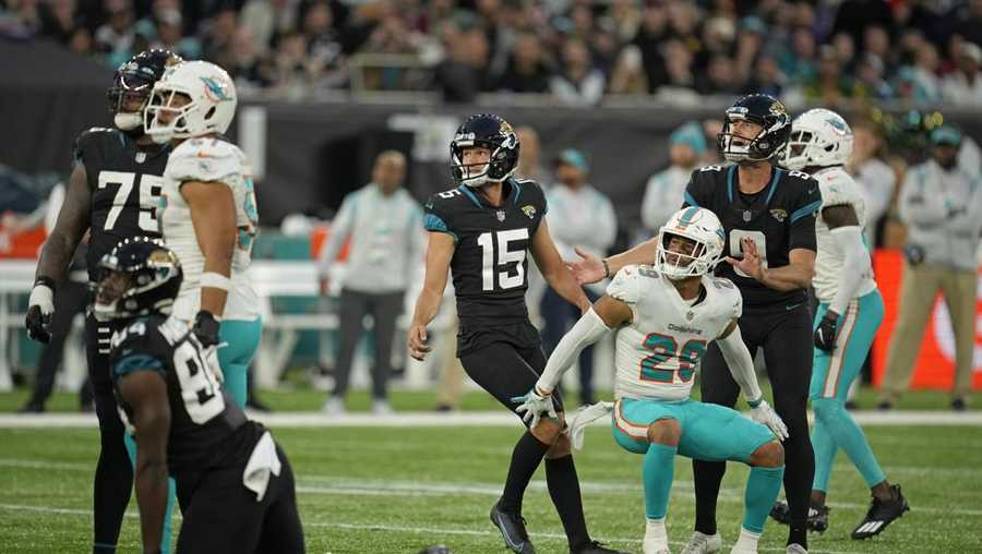 jacksonville jaguars kicker matthew wright (15), center, looks up as he kicks a field goal to win the match during the second half of an nfl football game between the miami dolphins and the jacksonville jaguars at the tottenham hotspur stadium in london, england, sunday, oct. 17, 2021. (ap photo/matt dunhan)