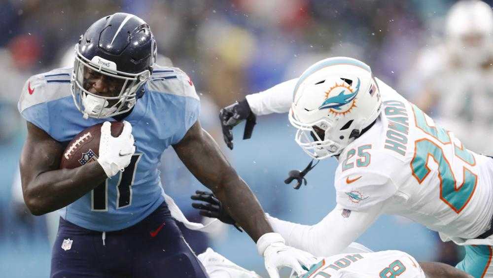 Dolphins playoff hopes dashed with 34-3 loss to Titans