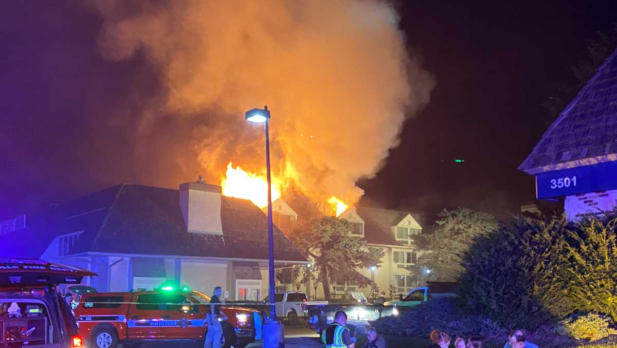 People forced to jump from West Des Moines fire, 2 injured