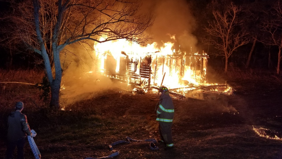 Overnight fire destroys home in Wayne County - WJCL